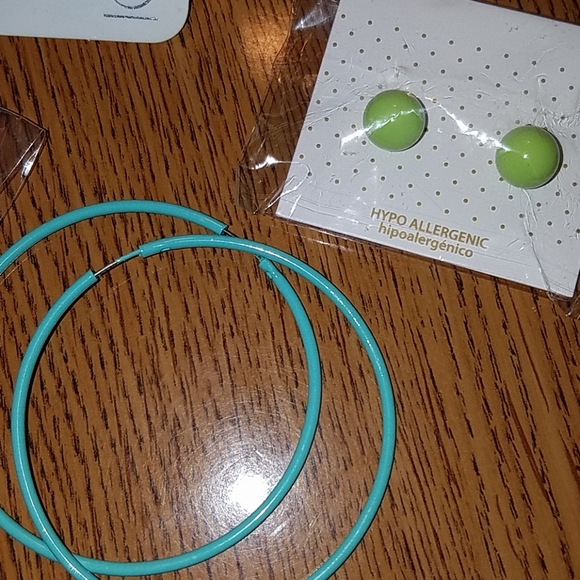 Bundle of earrings - Picture 3 of 4